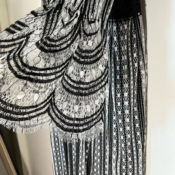 XPluswear NWT 3XL Midi Lace Long Sleeved Dress White with Black & scallop edges - Picture 5 of 7